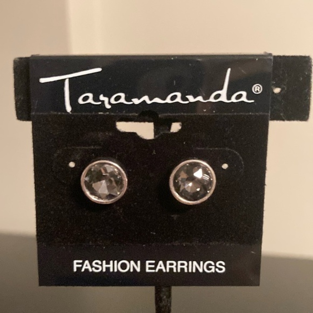 Taramanda Sparkling Silver Earrings